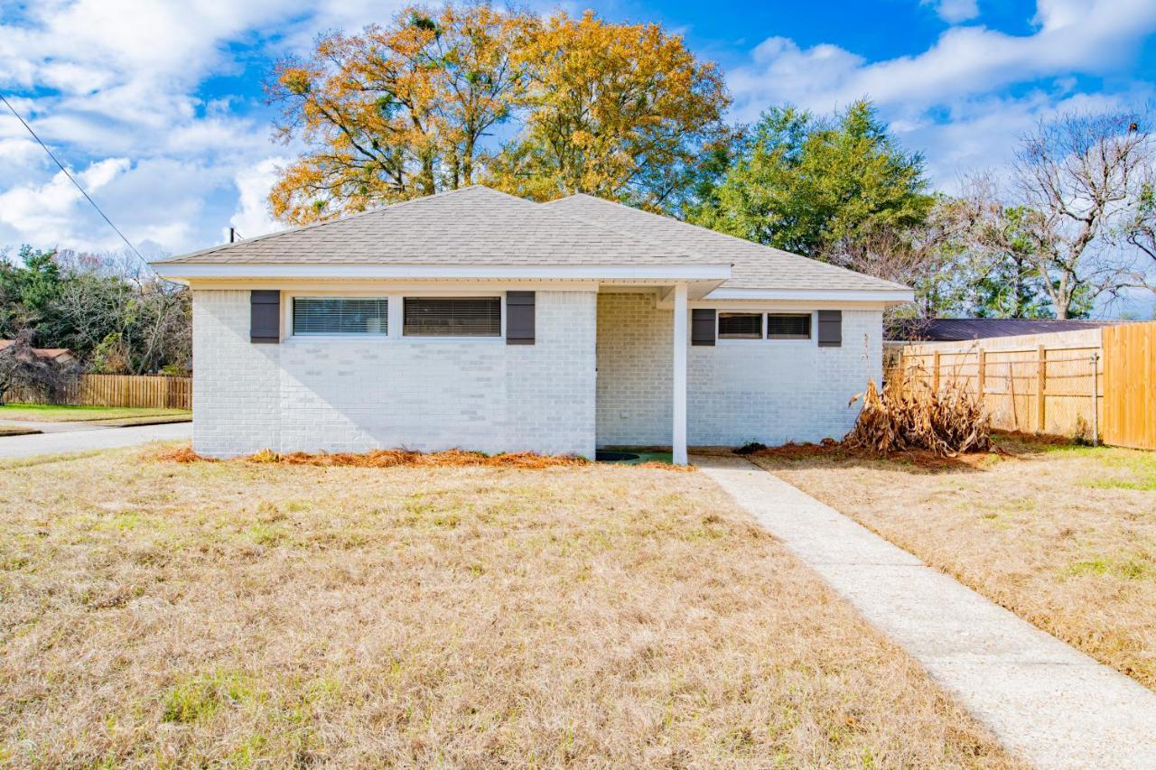 House In Mobile Newly Renovated! Quiet & Centrally Located! Εξωτερικό φωτογραφία